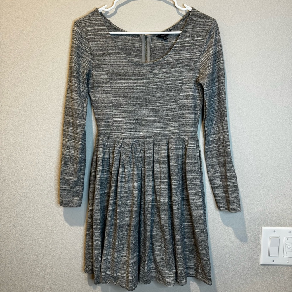 ARITZIA Talula Lambeth Dress Fit and Flare Gray Medium